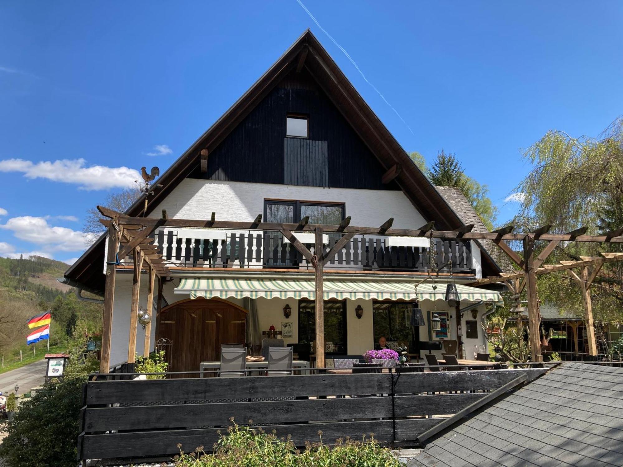 Gasthof Walhalja Schmallenberg Exteriör bild